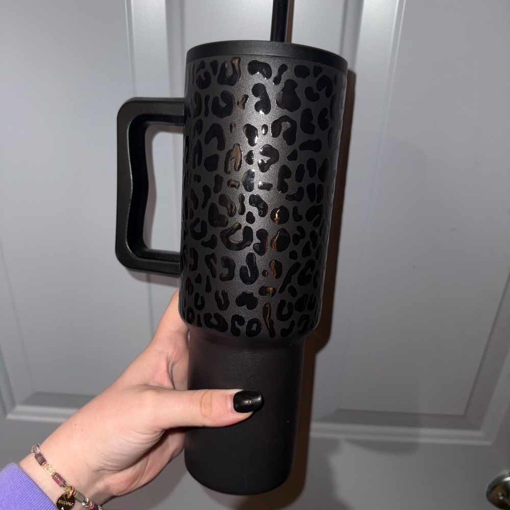 Simple Modern Black Leopard Print Tumbler with Handle